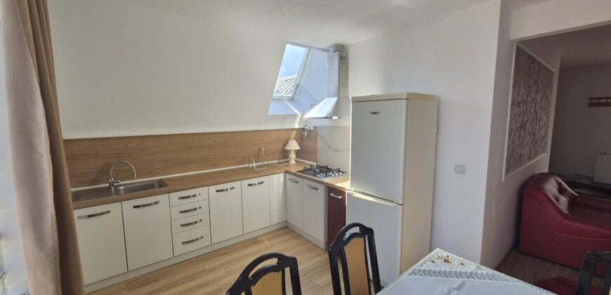 Apartament la casa, 4 camere in Schei