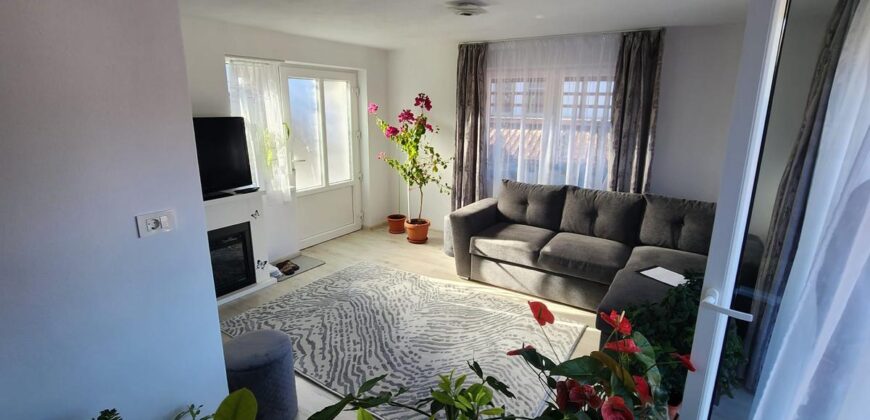 Casa 2 corpuri Poiana Marului