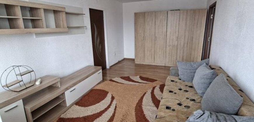 Inchiriez ap 3 camere zona Saturn disponibil imediat