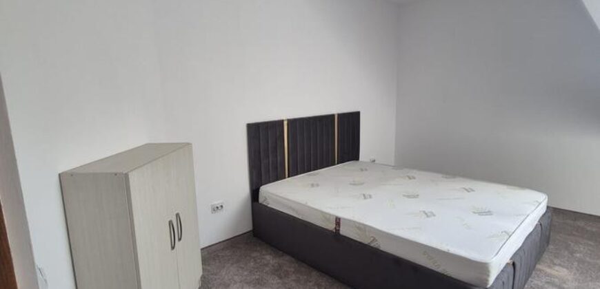 Apartament la casa, 4 camere in Schei