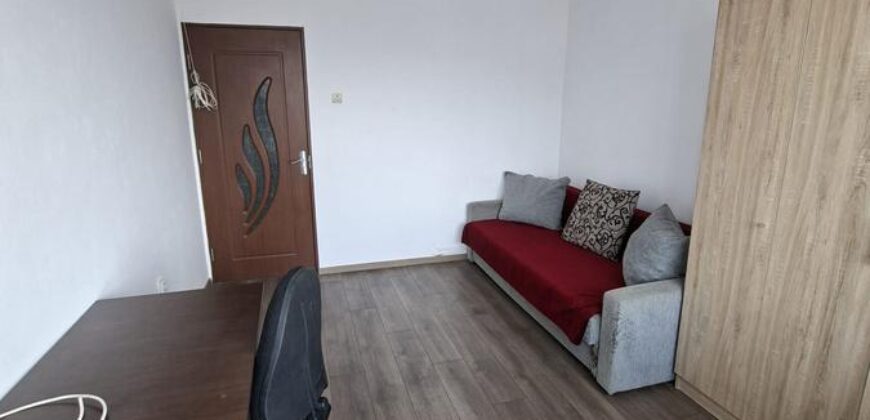 Inchiriez ap 3 camere zona Saturn disponibil imediat