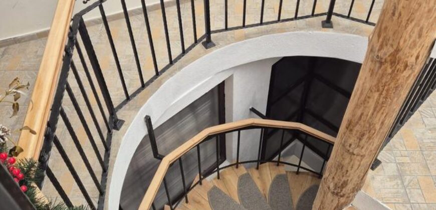 Apartament la casa, 4 camere in Schei