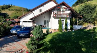 Casa 2 corpuri Poiana Marului