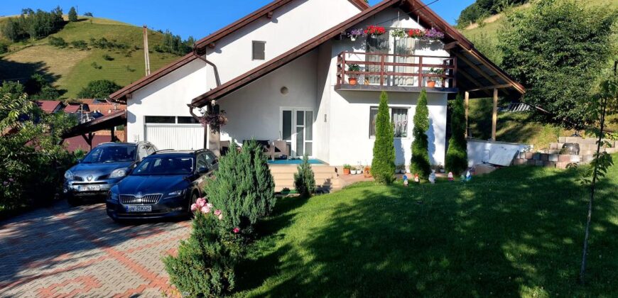 Casa 2 corpuri Poiana Marului