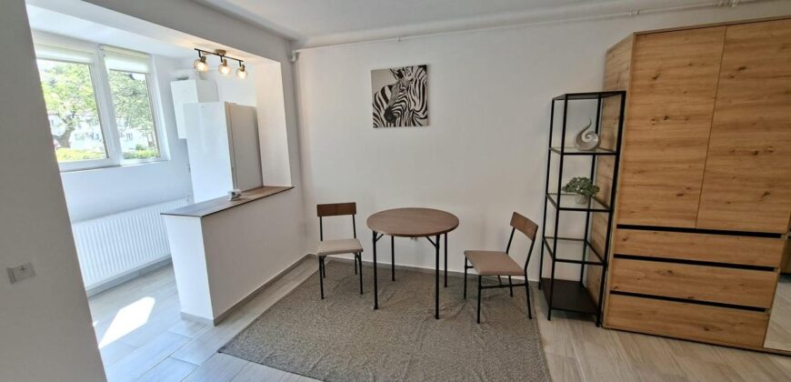 Inchiriez garsoniera renovata complet cu balcon, zona Mihai Viteazu