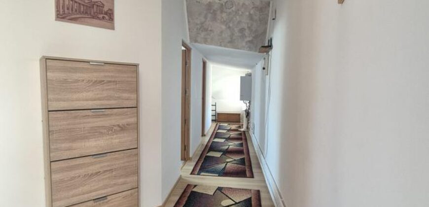 Apartament la casa, 4 camere in Schei