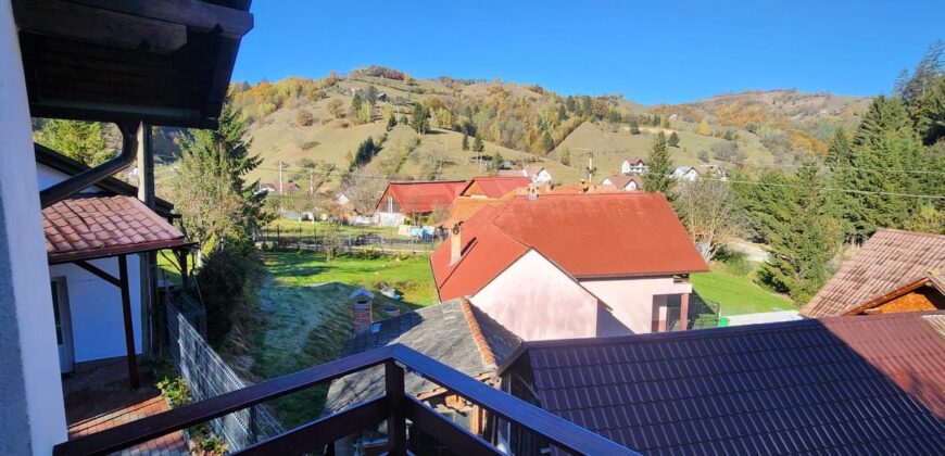 Casa 2 corpuri Poiana Marului