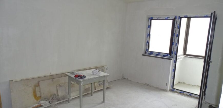 Apartament DECOMANDAT 65 mp de renovat