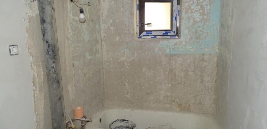 Apartament DECOMANDAT 65 mp de renovat