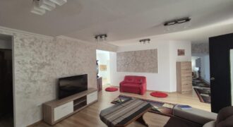 Apartament la casa, 4 camere in Schei
