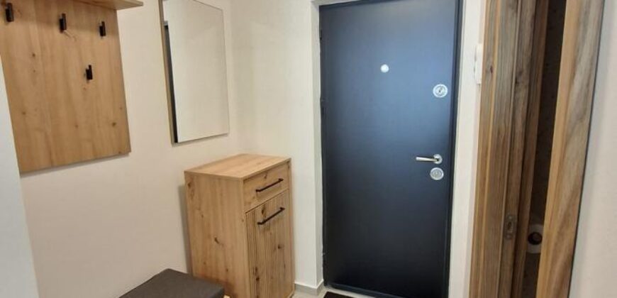 Inchiriez garsoniera renovata complet cu balcon, zona Mihai Viteazu