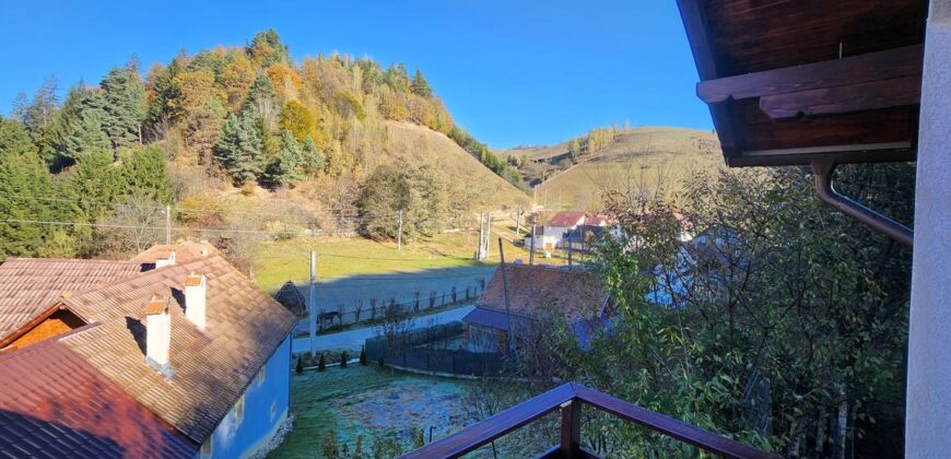 Casa 2 corpuri Poiana Marului