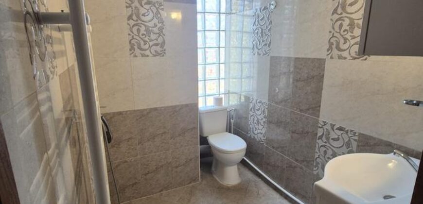 Apartament la casa, 4 camere in Schei