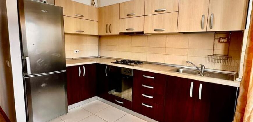 Inchiriez apartament 3 camere DECOMANDAT cu parcare subterana