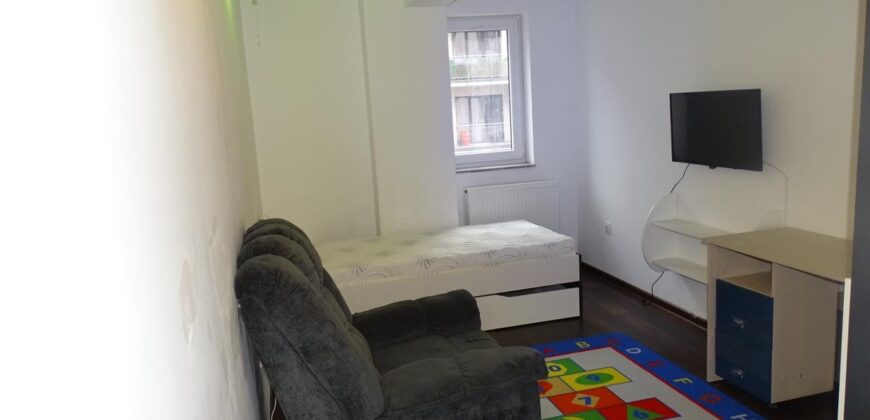 Inchiriez apartament DECOMANDAT 3 camere cu parcare si boxa
