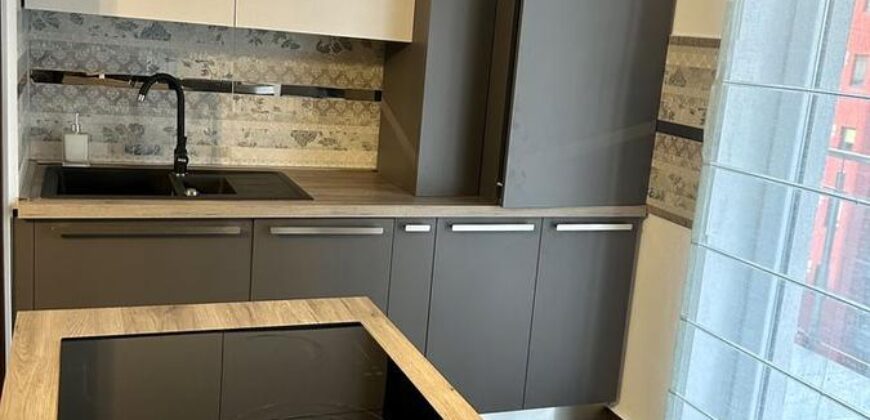 Inchiriez apartament DECOMANDAT 3 camere cu parcare si boxa