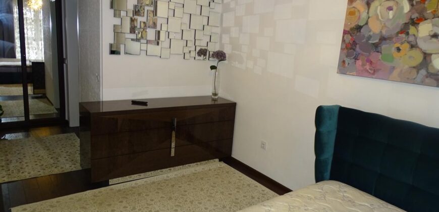 Inchiriez apartament DECOMANDAT 3 camere cu parcare si boxa